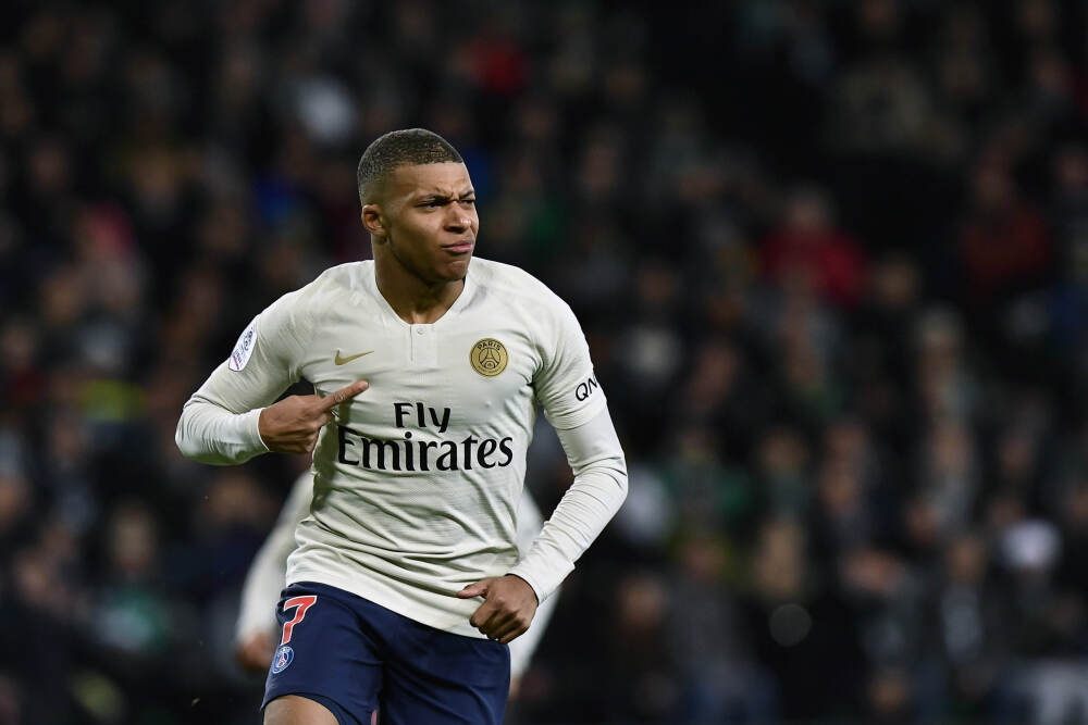 1954年，周恩来初登国际政治舞台，李克农为他起草的简历轰动世界